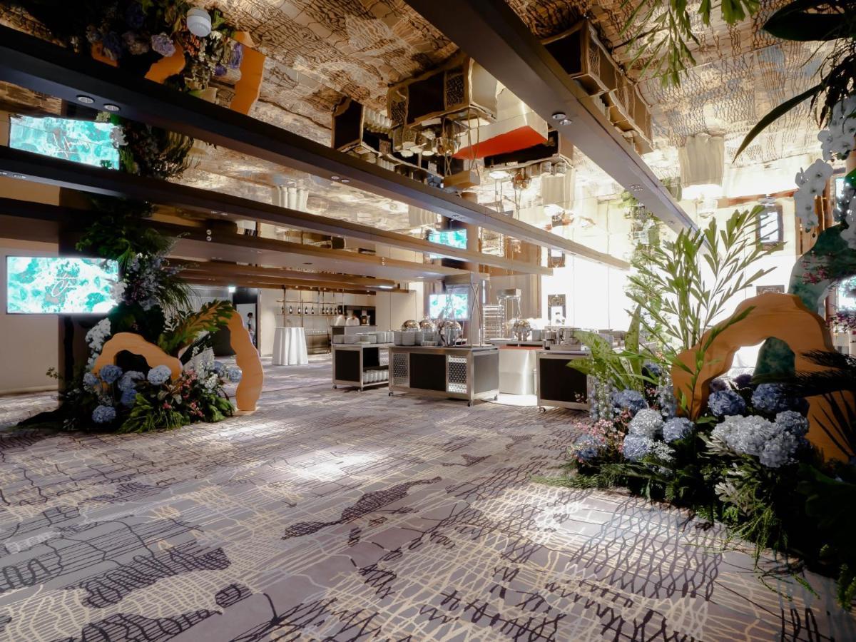 Chatrium Grand Bangkok Ngoại thất bức ảnh The interior of the 2018-built terminal