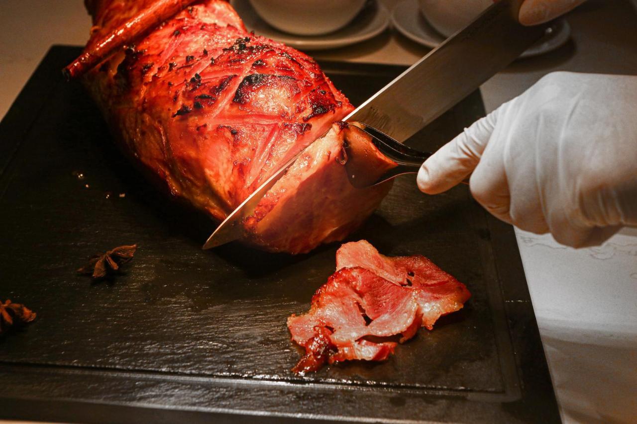 Chatrium Grand Bangkok Ngoại thất bức ảnh Slicing ham