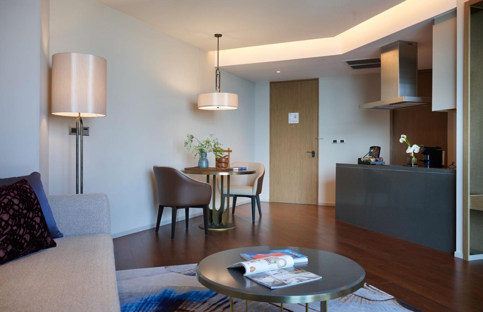 Chatrium Grand Bangkok Ngoại thất bức ảnh A suite at the hotel