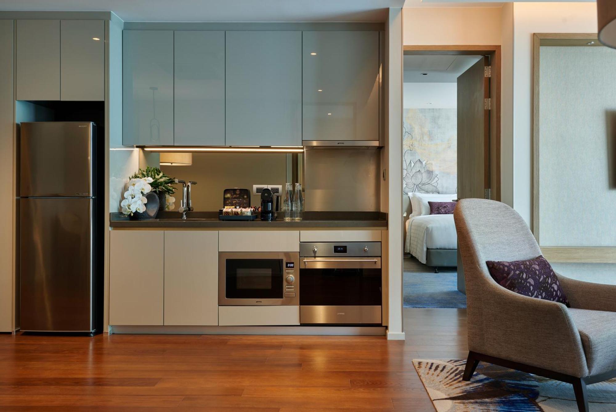 Chatrium Grand Bangkok Ngoại thất bức ảnh A kitchen in a serviced apartment