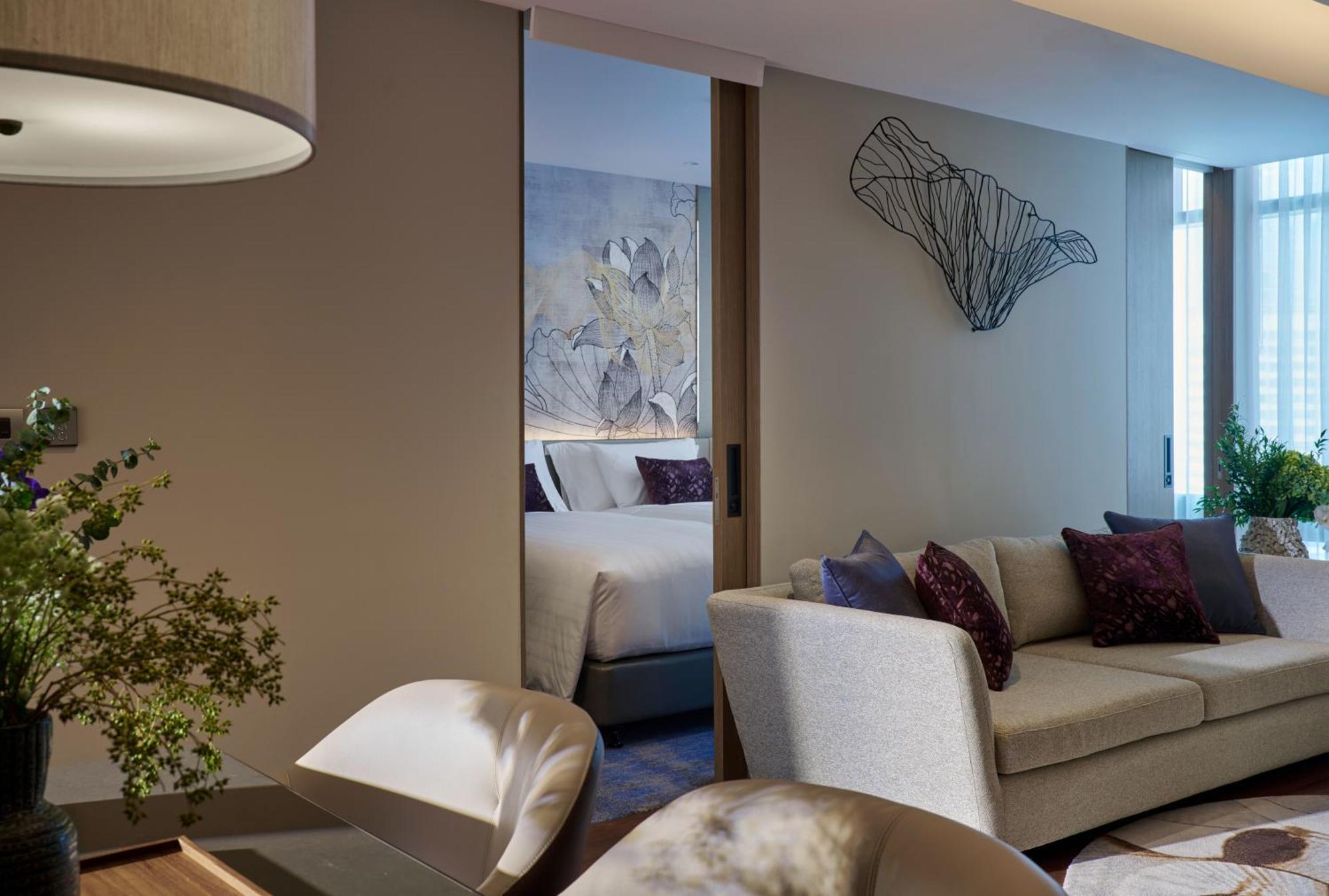 Chatrium Grand Bangkok Ngoại thất bức ảnh A sliding door
