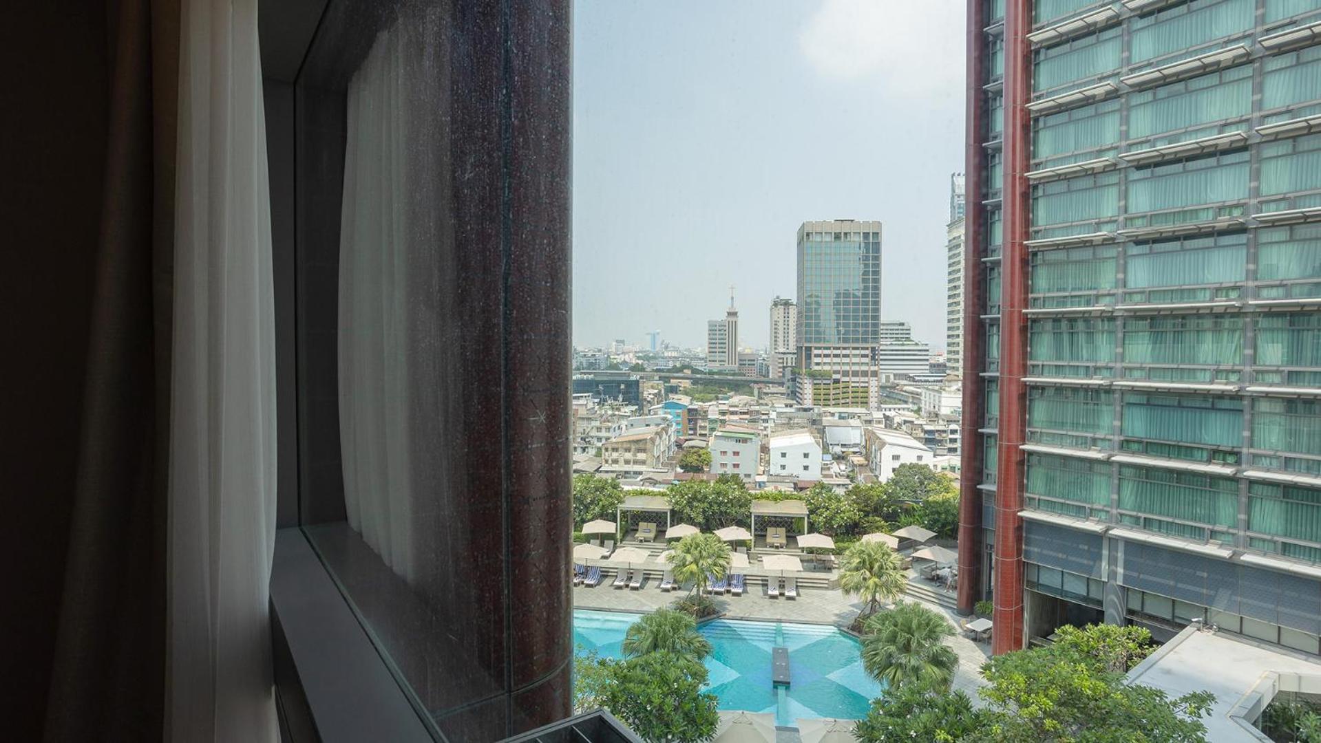 Chatrium Grand Bangkok Ngoại thất bức ảnh View of the pool