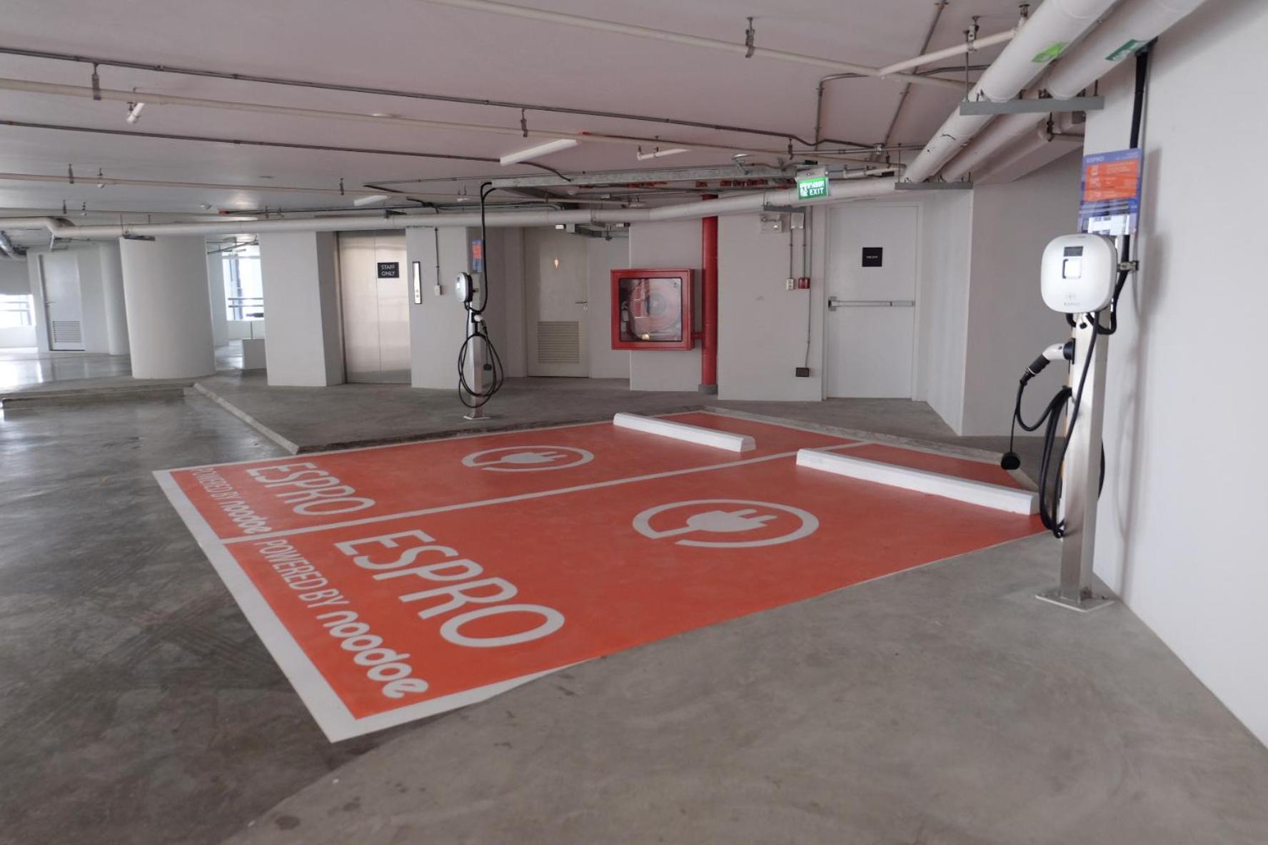 Chatrium Grand Bangkok Ngoại thất bức ảnh Charging station for electric cars